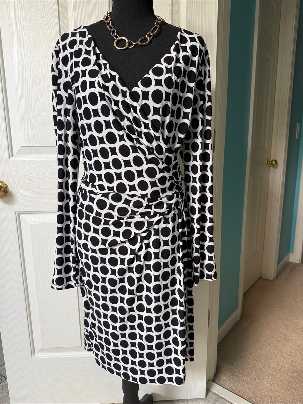 Chaps Geometric Black and White Circle-Print Long Sleeve Wrap Dress